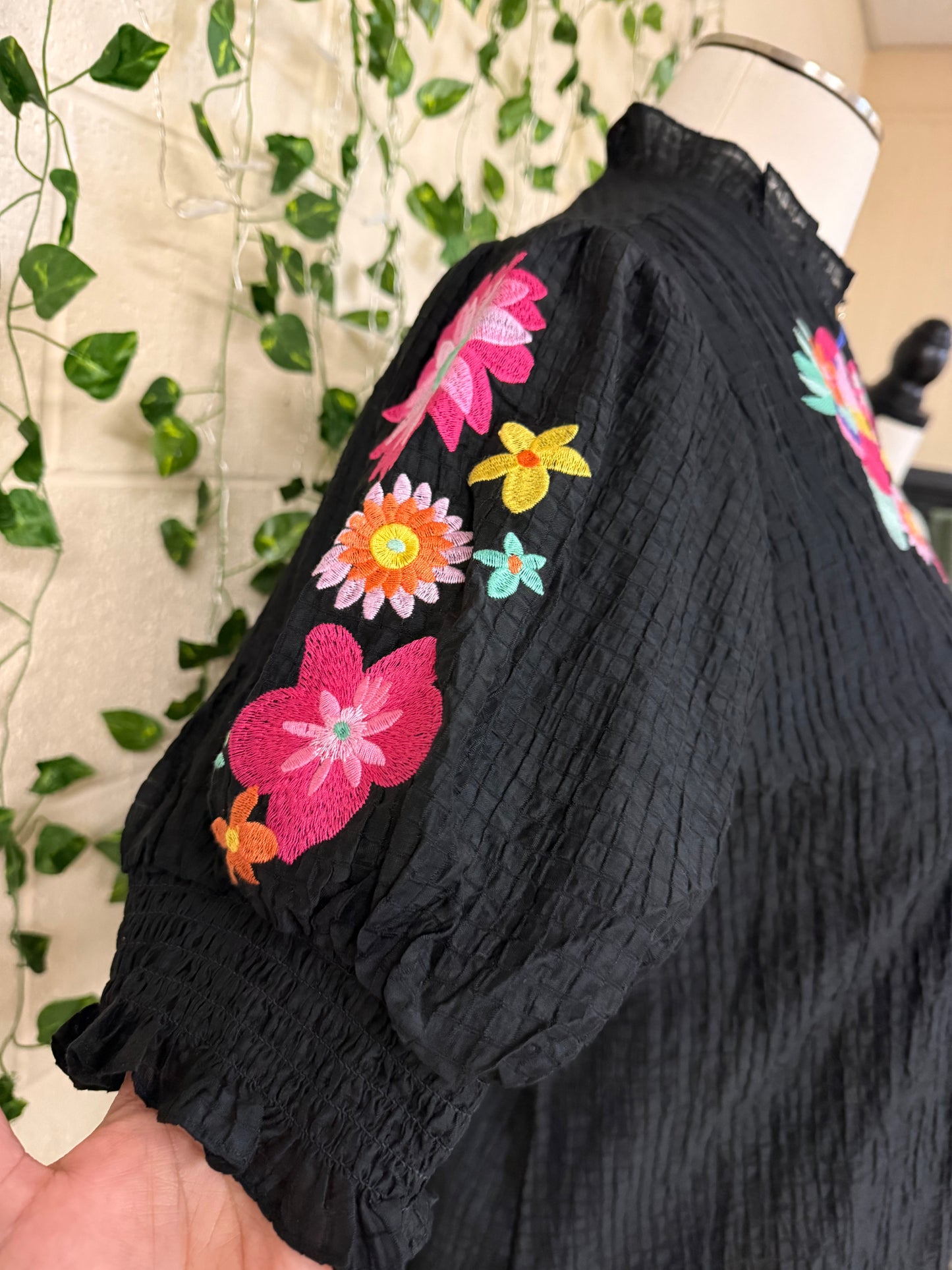 Multi-color birds embroidery blouse